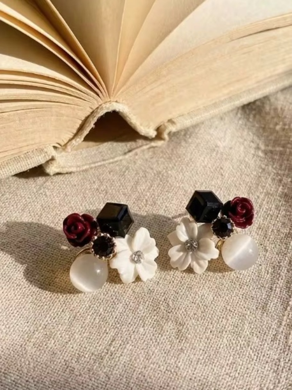 ***Elegant Floral Cluster Stud Earrings - White, Burgundy & Black